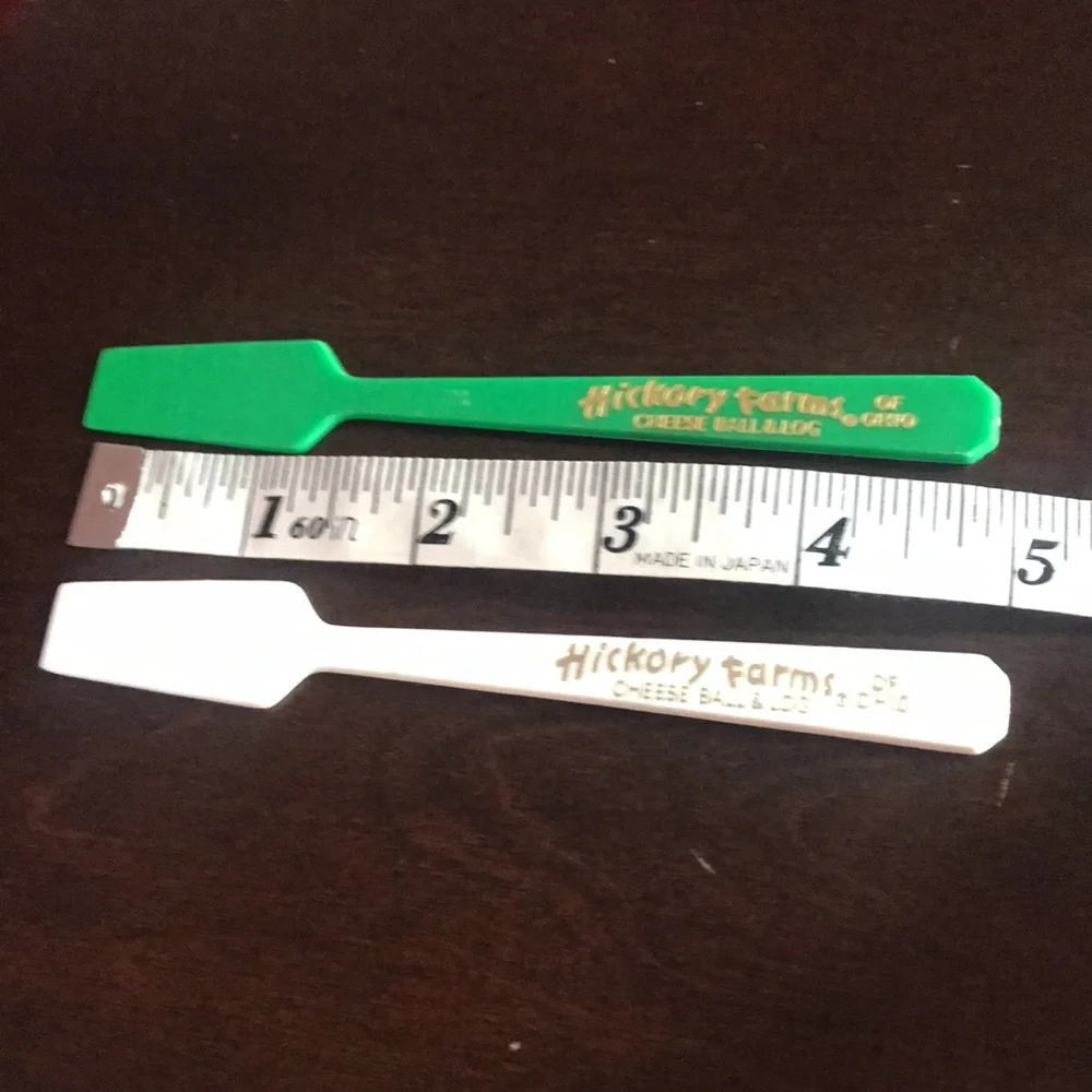 Vintage Hickory Farms of Ohio Cheese Ball & Log Mini Plastic 5” Green Spatulas